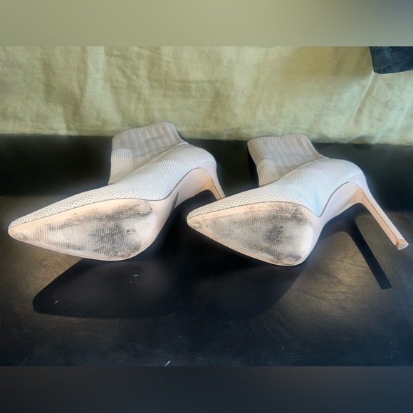 Worn once! Fits like an 8. - Picture 4 of 4